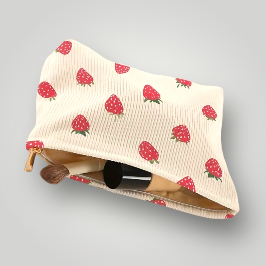 SWEET STRAWBERRIES Makeup Bag